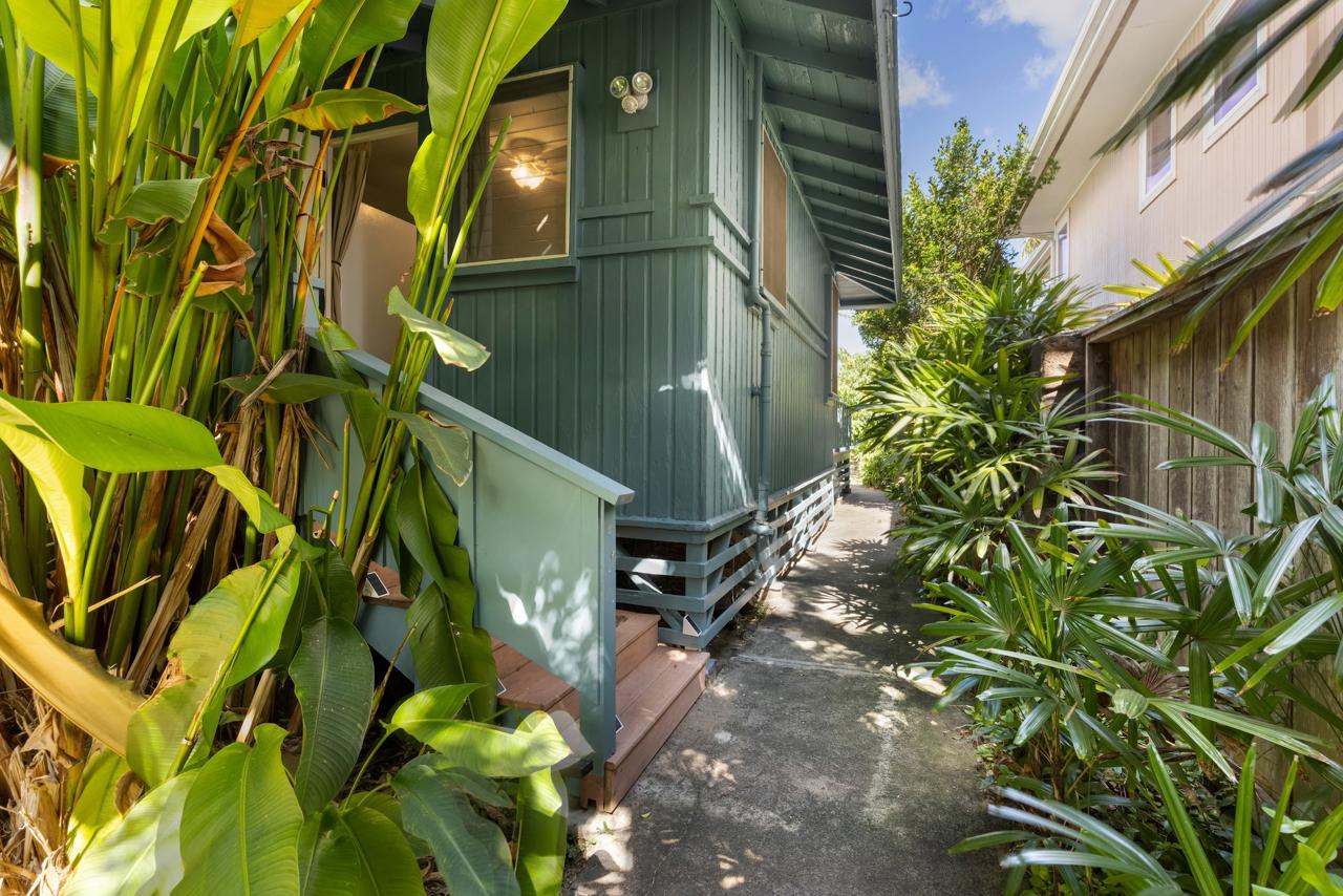 The Ohana beachfront unit at La'au Paina Beachfront Estate